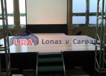 Renta de tarimas, templetes, vallas y mamparas